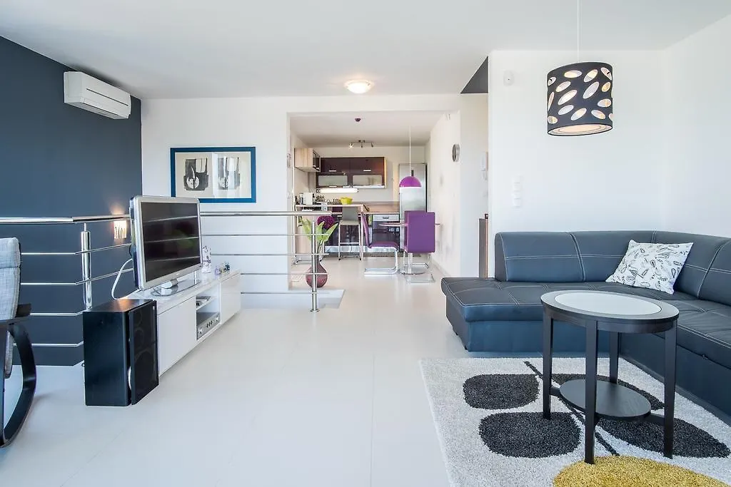 Luxury Spa Apartment Luna Njivice 0*,  Hırvatistan